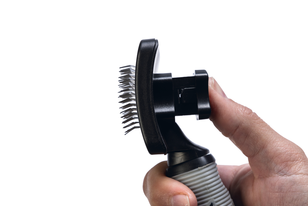 Beeztees Orta ve Uzun Tüylü Köpek Tarağı, Bas-Çek Birikmiş Tüyleri Kolay Sıyırma, Siyah, 18x8,5x6,5c - 1