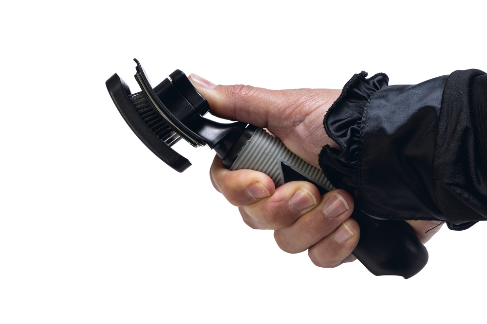 Beeztees Orta ve Uzun Tüylü Köpek Tarağı, Bas-Çek Birikmiş Tüyleri Kolay Sıyırma, Siyah, 18x8,5x6,5c - 2