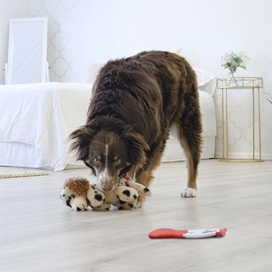 KONG Comfort Pups Spot Köpek Şeklinde Peluş Köpek Oyuncağı M